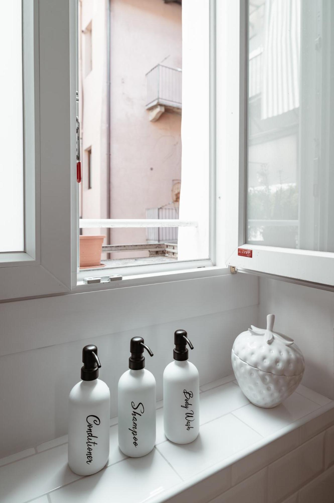 Mercanti Modern Flat - Balcony - Torino Centro Exterior foto